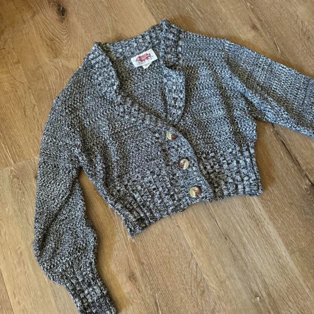 SWAK Vintage Grey Cropped Crochet Cardigan with turtle shell‎ button